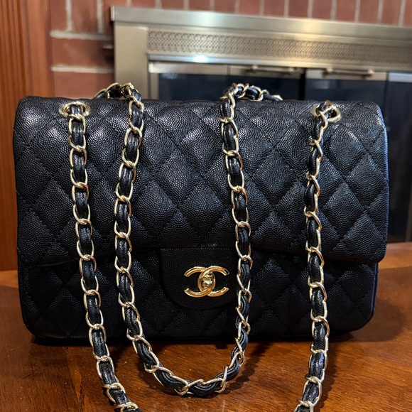 Says Chanel Black Quilted Shoulder Bag with Gold Chain - Picture 3 of 13